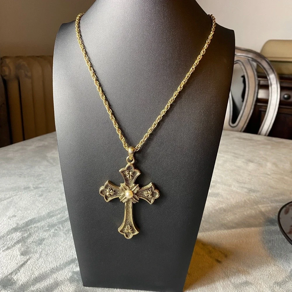 Vintage Jewelry Christian Religious Sarah Coventry 1975 LE Peace Cross Necklace